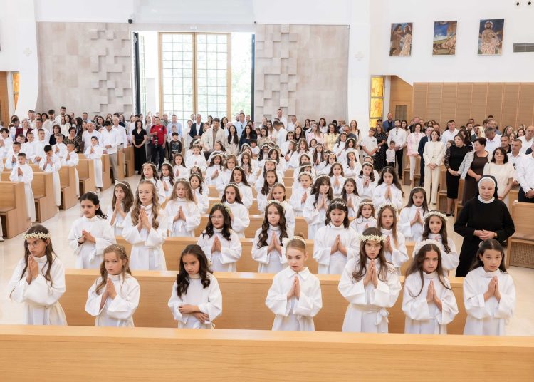 Na blagdan Duhova u Župi Posušje 123 djece primilo Prvu svetu pričest