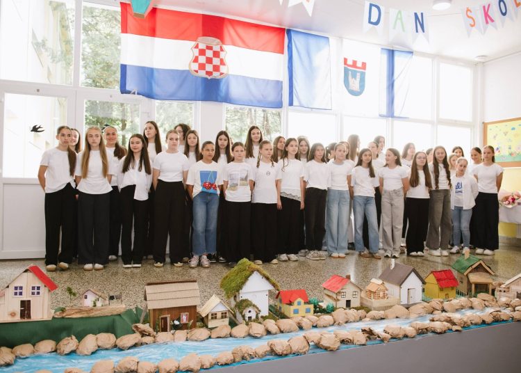 Dan škole u Biogracima obilježen svečanim programom i dodjelom priznanja