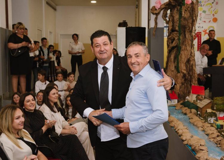 Dan škole u Biogracima obilježen svečanim programom i dodjelom priznanja