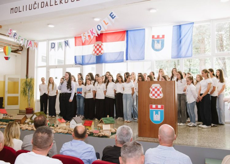 Dan škole u Biogracima obilježen svečanim programom i dodjelom priznanja