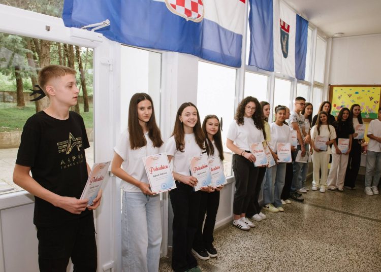 Dan škole u Biogracima obilježen svečanim programom i dodjelom priznanja