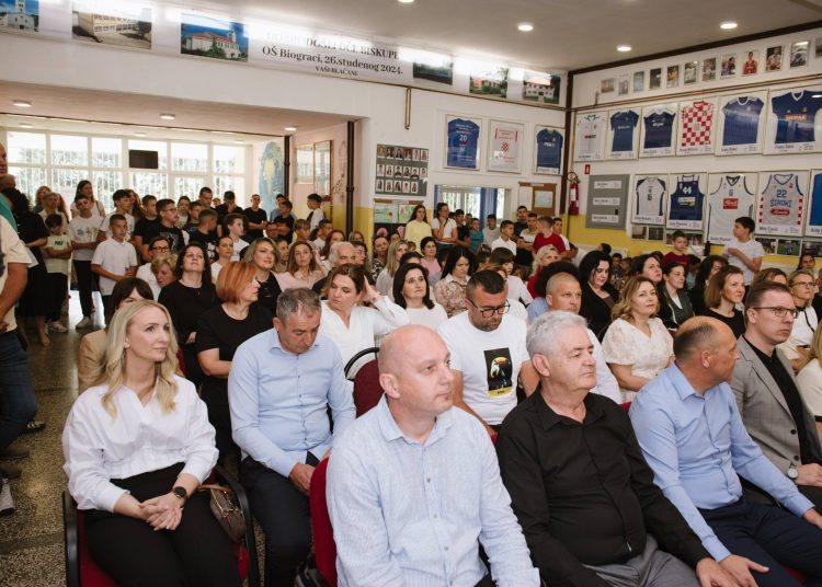 Dan škole u Biogracima obilježen svečanim programom i dodjelom priznanja