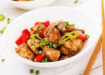 Hrskava piletina u citrusnom umaku: Jednostavan recept koji osvaja okusom