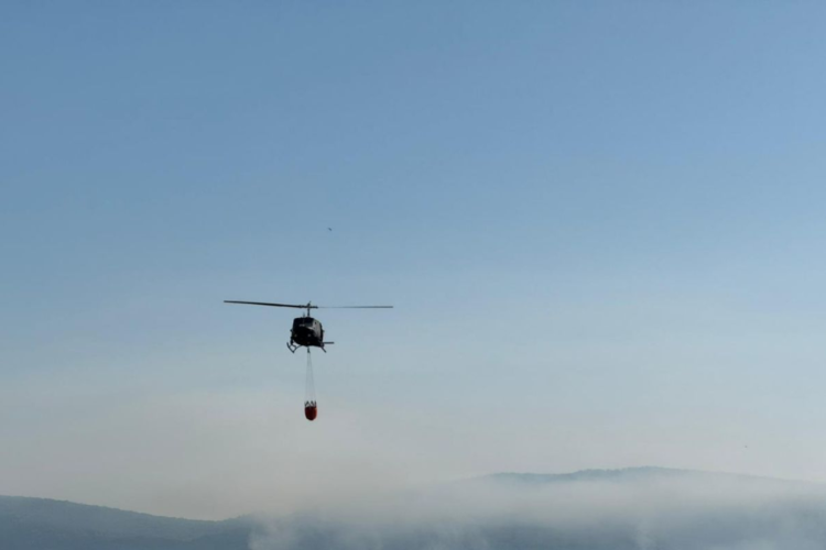 I dalje gori kod Jablanice, gašenje otežava nepristupačan teren sa strmim liticama