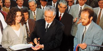 Na današnji dan 1993. godine: Prvi službeni posjet Franje Tuđmana i otvaranje Gimnazije fra Dominika Mandića u Širokom Brijegu
