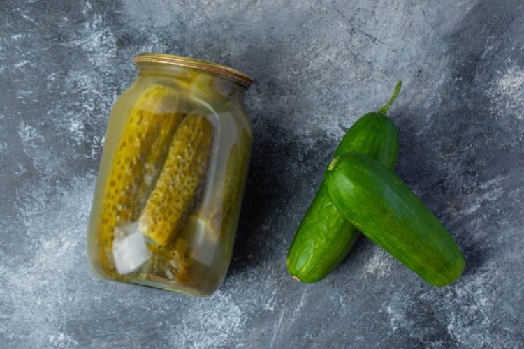 Mogu li se kiseli krastavci pokvariti? Evo koliko zapravo traju u hladnjaku