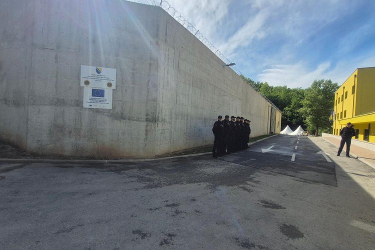 Pogledajte kako izgleda unutrašnjost novog modernog zatvora u BiH: “Hajde, pokušaj pobjeći ako možeš”