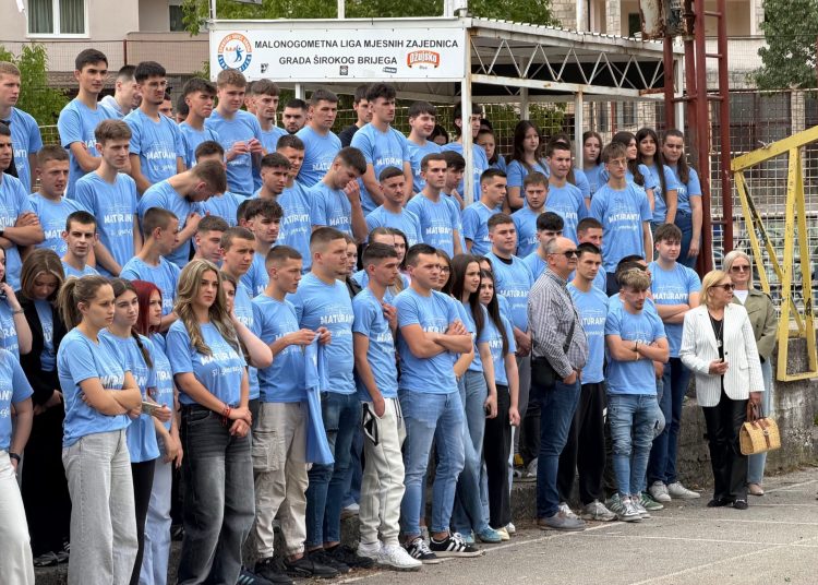 Maturanti SSŠ Široki Brijeg zajedničkim snagama kupili automobil obitelji u potrebi