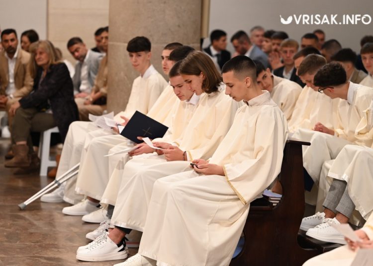 Svečano u Širokom Brijegu: 234 mladih primilo sakramenat Svete potvrde