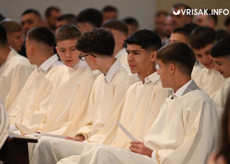 Svečano u Širokom Brijegu: 234 mladih primilo sakramenat Svete potvrde
