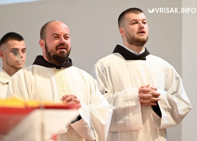 Svečano u Širokom Brijegu: 234 mladih primilo sakramenat Svete potvrde