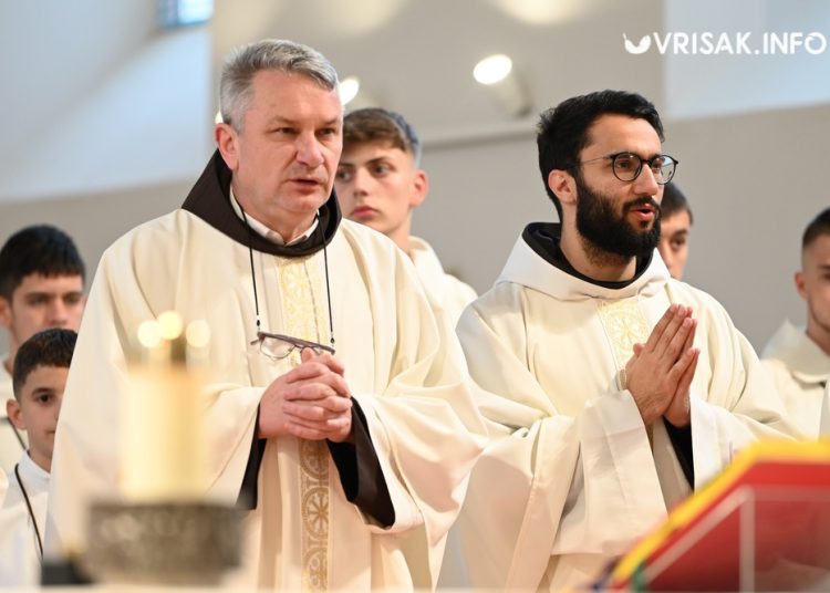 Svečano u Širokom Brijegu: 234 mladih primilo sakramenat Svete potvrde