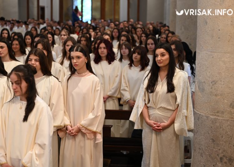 Svečano u Širokom Brijegu: 234 mladih primilo sakramenat Svete potvrde