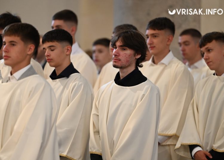Svečano u Širokom Brijegu: 234 mladih primilo sakramenat Svete potvrde
