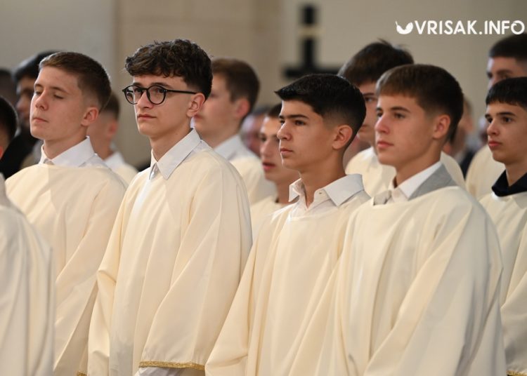 Svečano u Širokom Brijegu: 234 mladih primilo sakramenat Svete potvrde