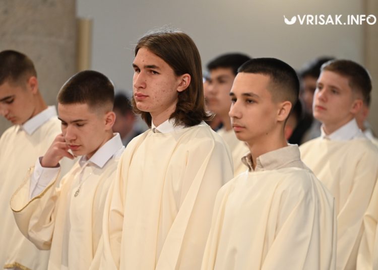 Svečano u Širokom Brijegu: 234 mladih primilo sakramenat Svete potvrde
