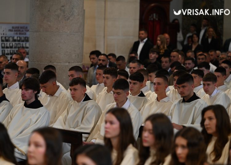 Svečano u Širokom Brijegu: 234 mladih primilo sakramenat Svete potvrde