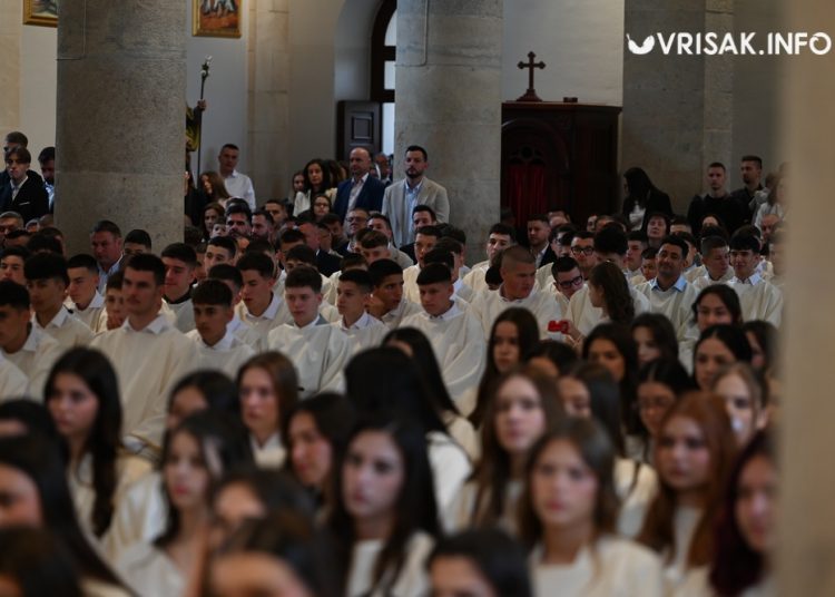 Svečano u Širokom Brijegu: 234 mladih primilo sakramenat Svete potvrde