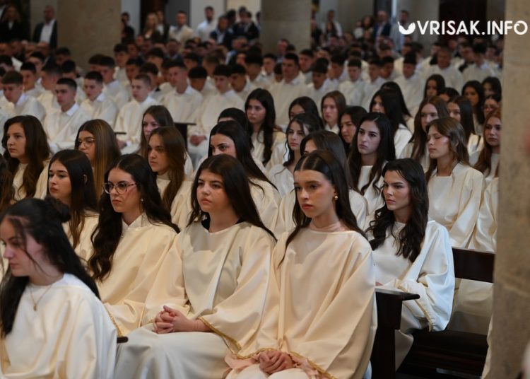 Svečano u Širokom Brijegu: 234 mladih primilo sakramenat Svete potvrde
