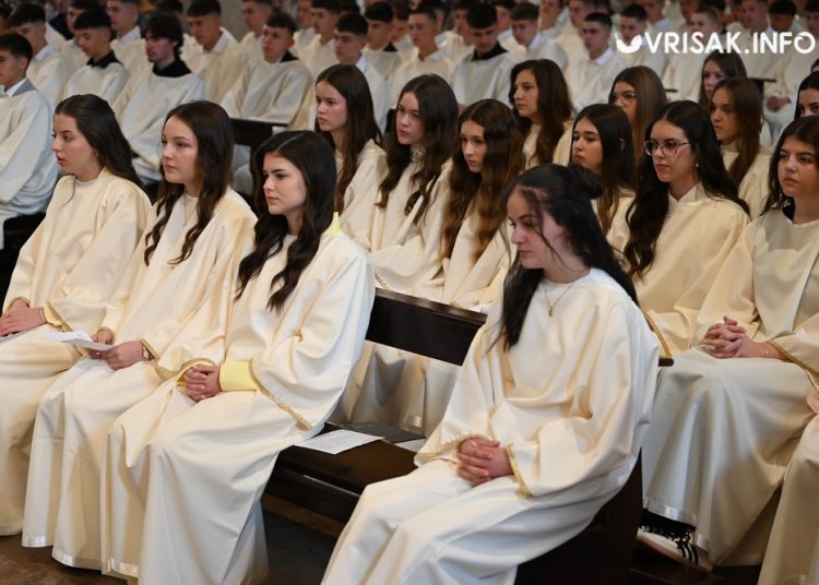 Svečano u Širokom Brijegu: 234 mladih primilo sakramenat Svete potvrde
