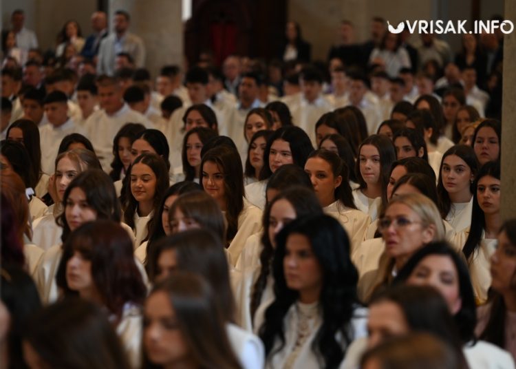 Svečano u Širokom Brijegu: 234 mladih primilo sakramenat Svete potvrde