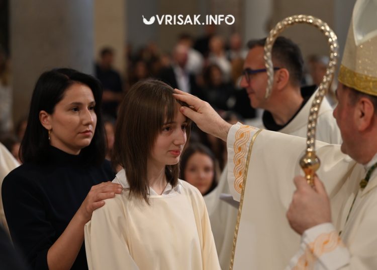 Svečano u Širokom Brijegu: 234 mladih primilo sakramenat Svete potvrde