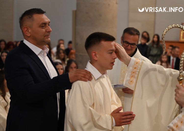 Svečano u Širokom Brijegu: 234 mladih primilo sakramenat Svete potvrde