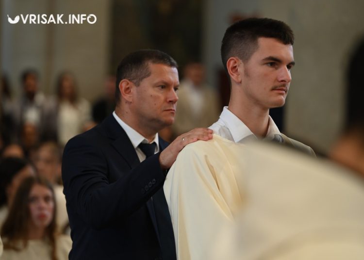 Svečano u Širokom Brijegu: 234 mladih primilo sakramenat Svete potvrde