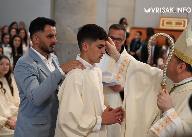Svečano u Širokom Brijegu: 234 mladih primilo sakramenat Svete potvrde