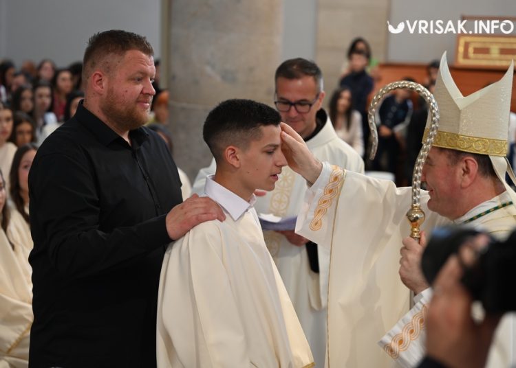 Svečano u Širokom Brijegu: 234 mladih primilo sakramenat Svete potvrde