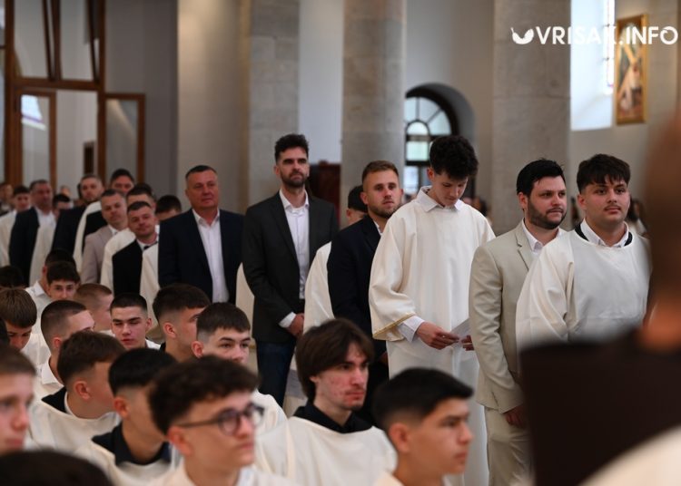 Svečano u Širokom Brijegu: 234 mladih primilo sakramenat Svete potvrde