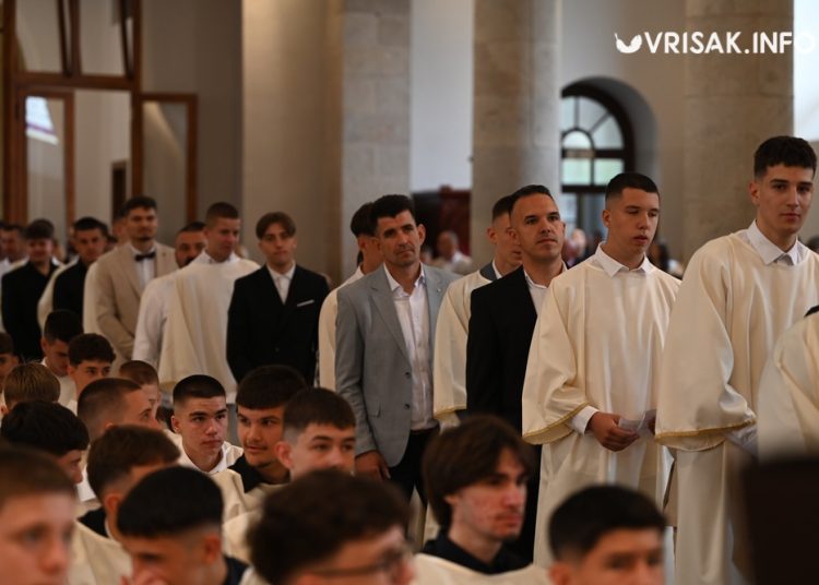 Svečano u Širokom Brijegu: 234 mladih primilo sakramenat Svete potvrde
