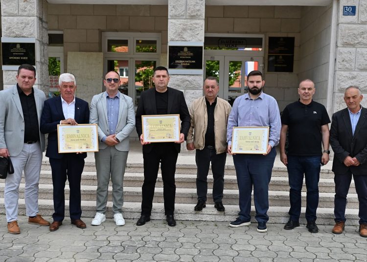 Crveni kriz Posušje ugostio predstavnike CK ŽZH i FBiH, sastali se i s načelnikom Begićem