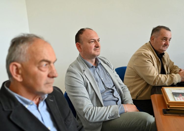 Crveni kriz Posušje ugostio predstavnike CK ŽZH i FBiH, sastali se i s načelnikom Begićem