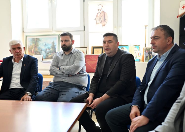 Crveni kriz Posušje ugostio predstavnike CK ŽZH i FBiH, sastali se i s načelnikom Begićem