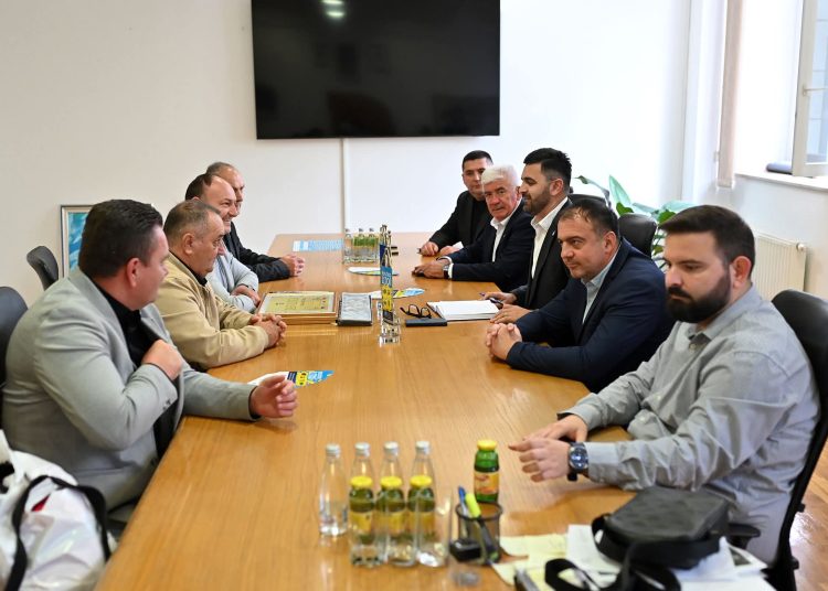 Crveni kriz Posušje ugostio predstavnike CK ŽZH i FBiH, sastali se i s načelnikom Begićem
