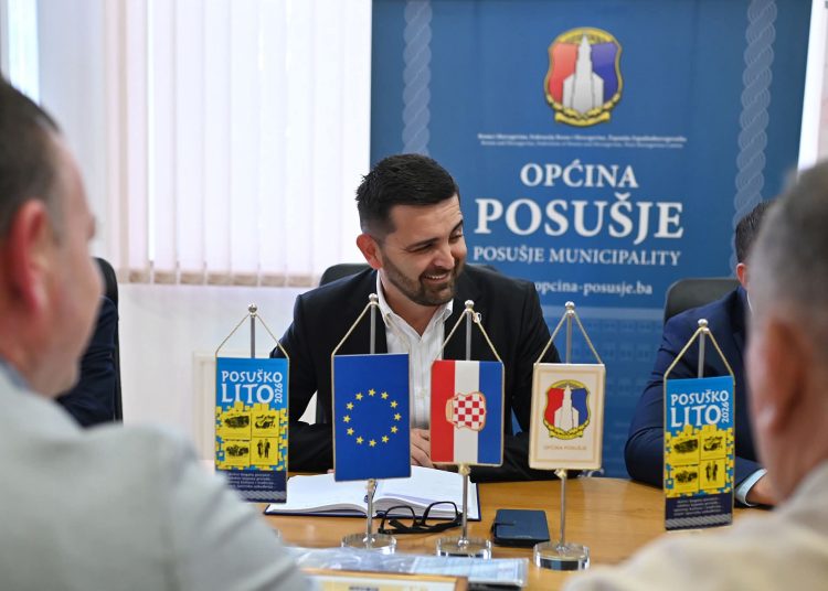 Crveni kriz Posušje ugostio predstavnike CK ŽZH i FBiH, sastali se i s načelnikom Begićem