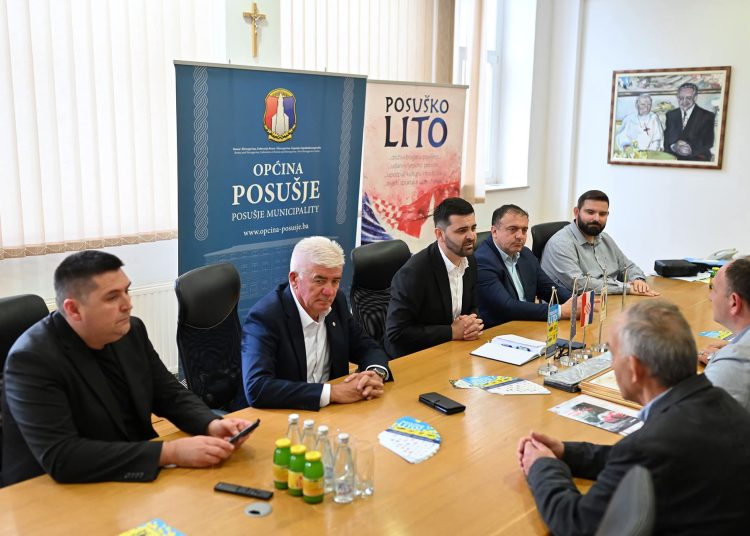 Crveni kriz Posušje ugostio predstavnike CK ŽZH i FBiH, sastali se i s načelnikom Begićem