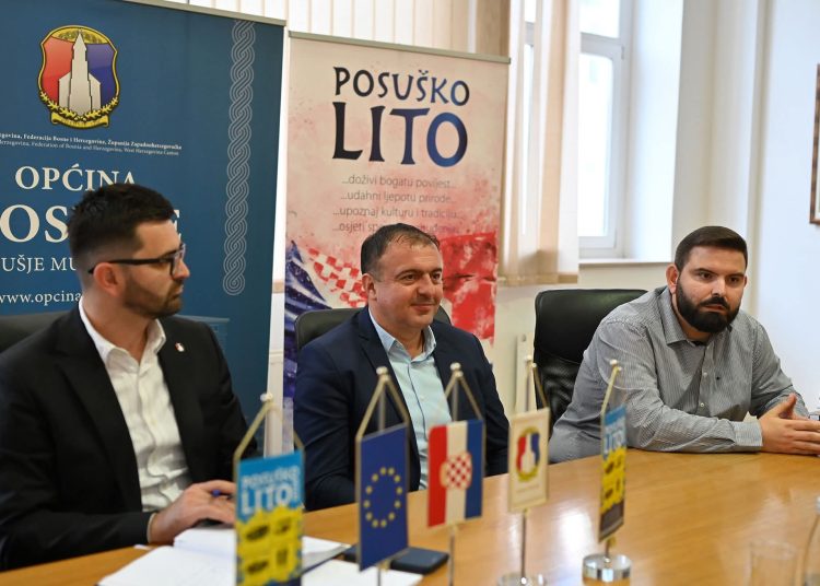Crveni kriz Posušje ugostio predstavnike CK ŽZH i FBiH, sastali se i s načelnikom Begićem