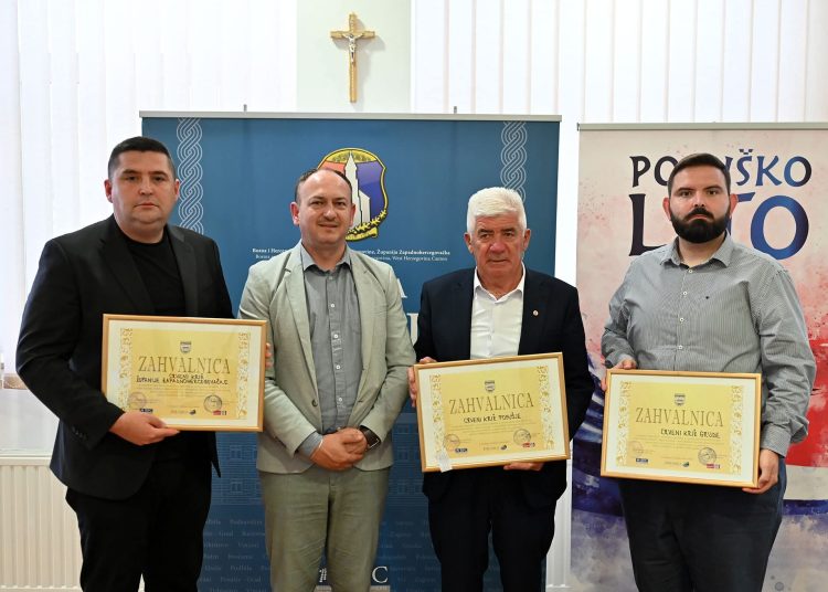 Crveni kriz Posušje ugostio predstavnike CK ŽZH i FBiH, sastali se i s načelnikom Begićem