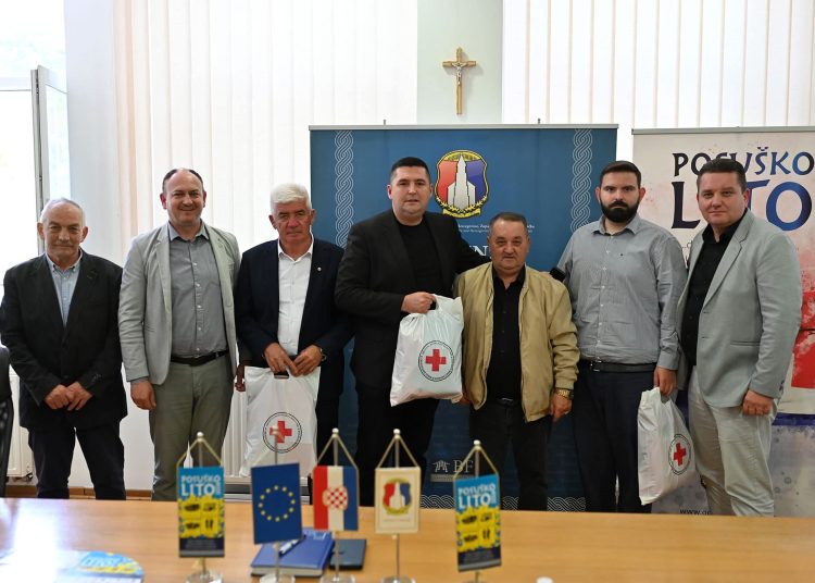 Crveni kriz Posušje ugostio predstavnike CK ŽZH i FBiH, sastali se i s načelnikom Begićem