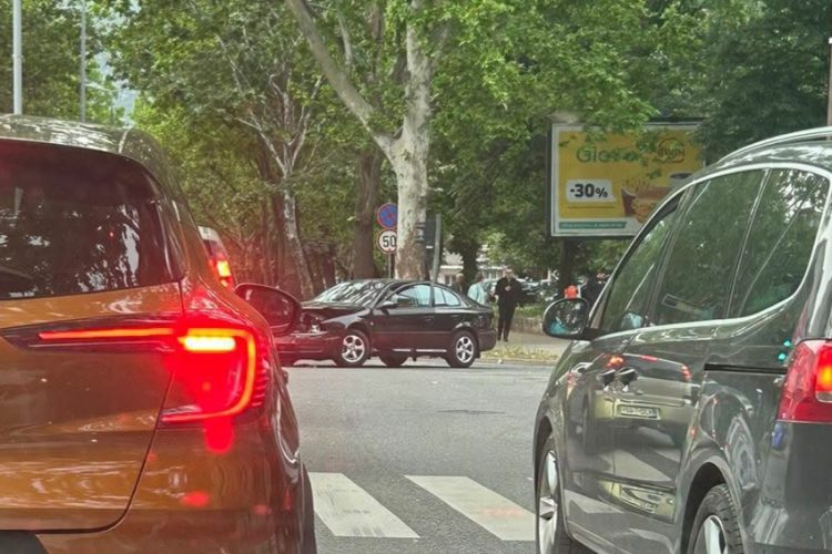 Prometna nesreća ispred zgrade Mostarke: Sudarili se Škoda i Golf 5