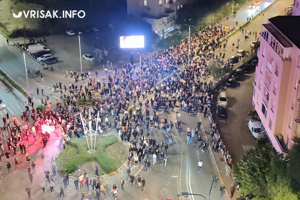 (VIDEO) Mostar gori: Navijači Zrinjskog u deliriju nakon osvajanja Kupa BiH (VIDEO) Mostar gori: Navijači Zrinjskog u deliriju nakon osvajanja Kupa BiH
