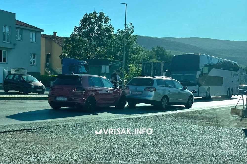 Široki Brijeg: Sudar Golfa i Passata jutros u Knešpolju Široki Brijeg: Sudar Golfa i Passata jutros u Knešpolju
