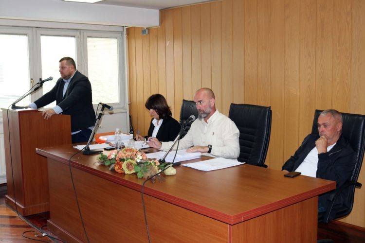 Grad Ljubuški i ove godine maturantima isplaćuje 300 KM i snosi troškove maturalne večere