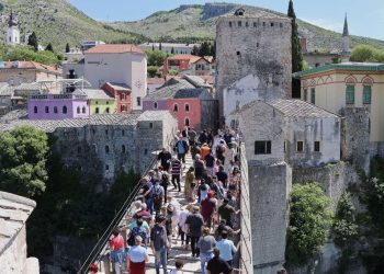 Džeparenje usred dana u Mostaru: Tri žene pritvorene nakon krađe od turistkinje
