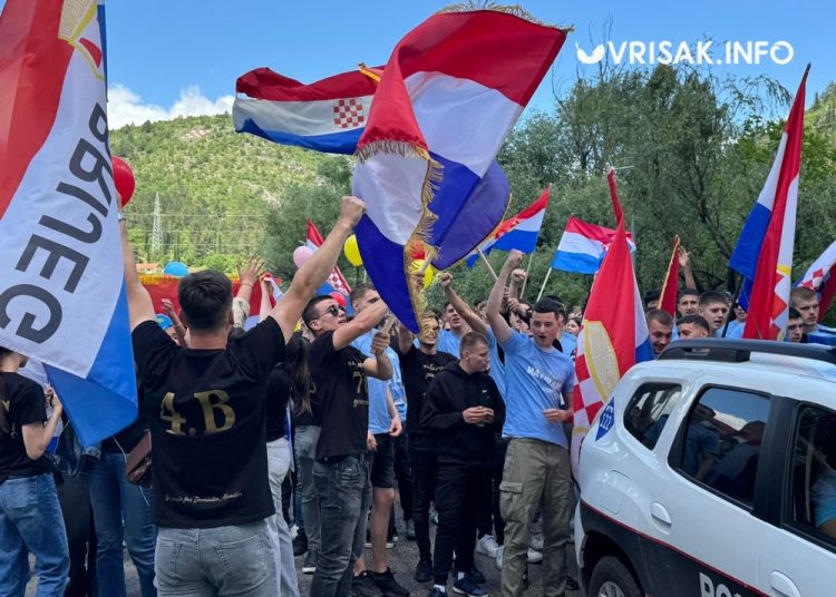 Široki Brijeg: Automatska puška u gepeku i droga u centru grada, policija imala dvije akcije u jednoj noći
