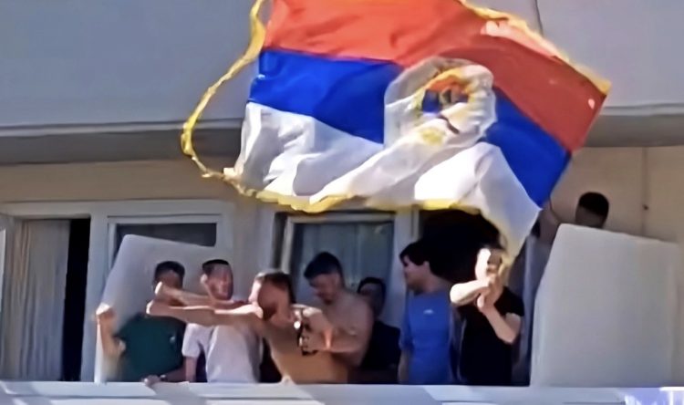 Na balkonu u Istri mahao zastavom Republike Srpske: Protjeran je iz Hrvatske