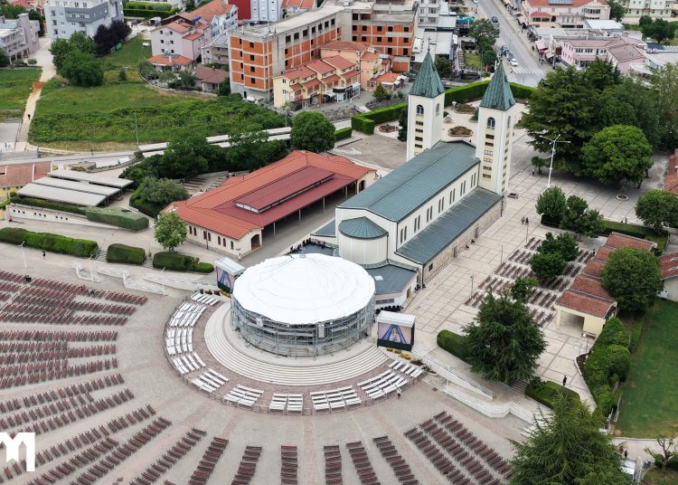 Privode se kraju radovi na vanjskom oltaru crkve sv. Jakova u Međugorju