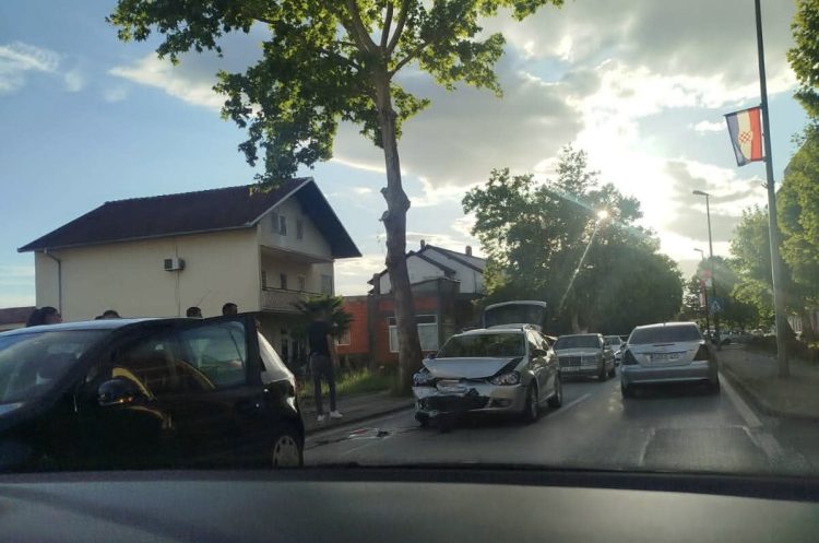 Prometna nesreća u Grudama: Sudar dva vozila s većom materijalnom štetom